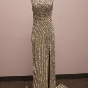 Sherri Hill fitted beaded prom dress in size 8